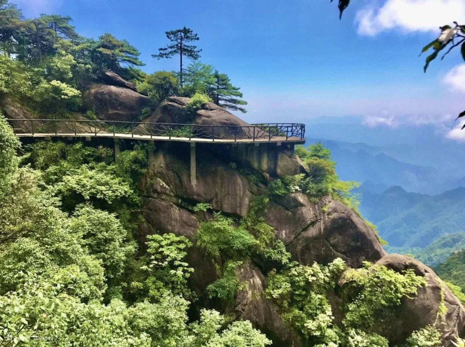 天气炎热游泳馆避暑胜地,去10个避暑胜地清凉一夏吧