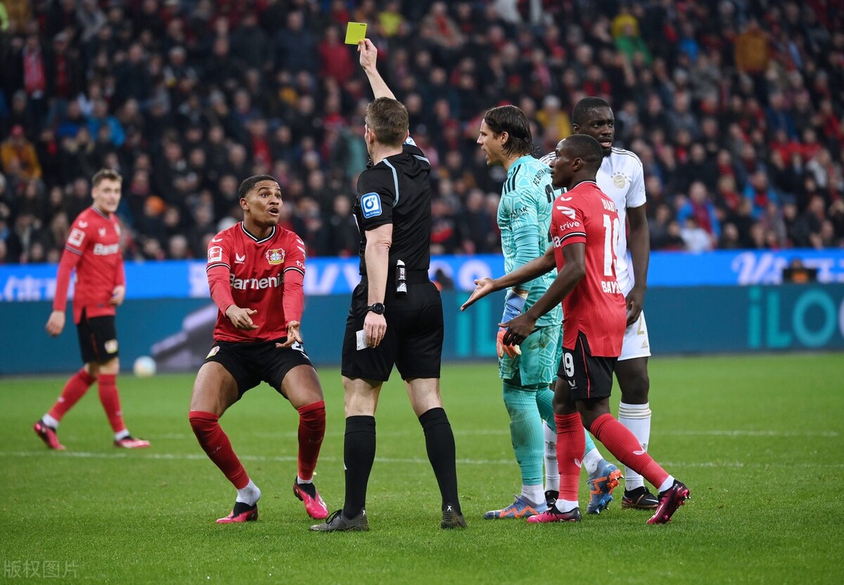 斯蒂尔勒春风拂面，卡瓦纳怒气冲天，德甲英超主裁心情迥异一天！