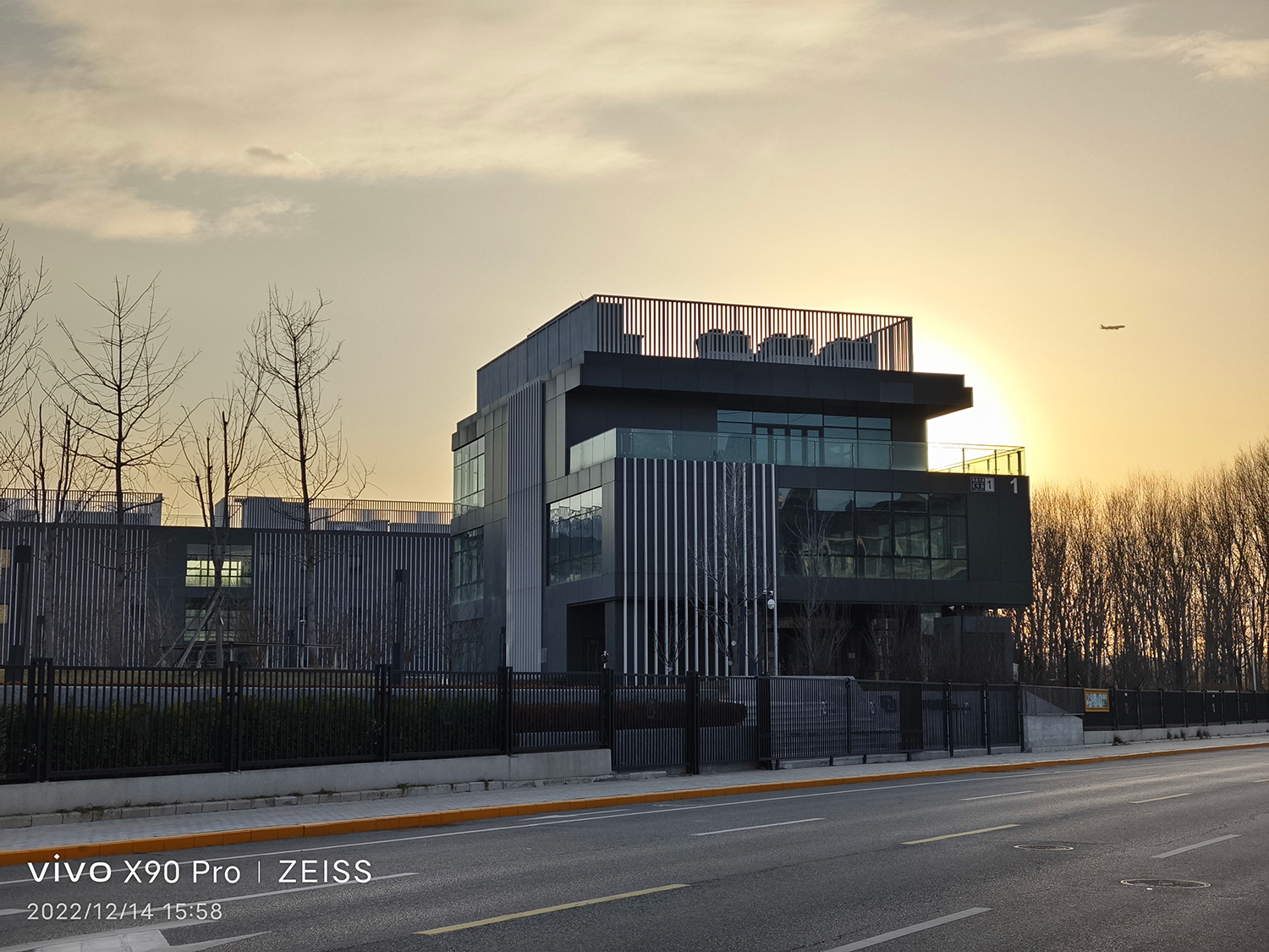 华为mate50和vivox90pro人像对比,华为mate50与vivox90pro拍照对比