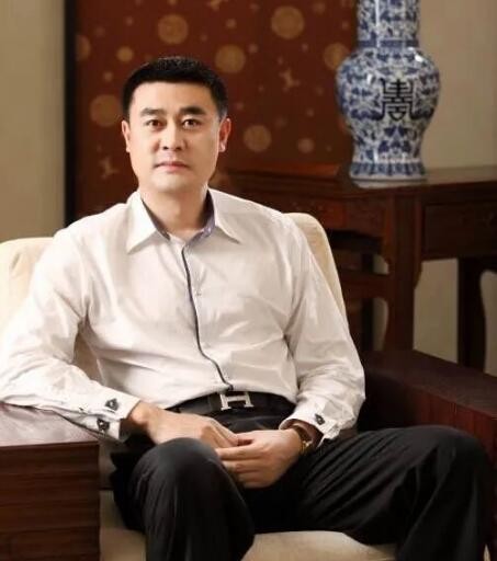 从保安到执掌500亿黑金帝国，A股著名“黑老大”，被判无期