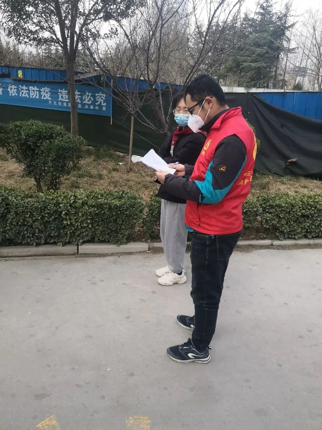 防控疫情他们在风雪中坚守,抗击疫情他们在行动