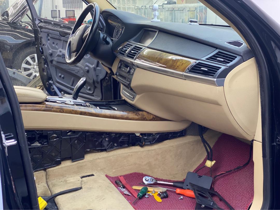 14款宝马x5老改新过程,2011款宝马x5翻新修复