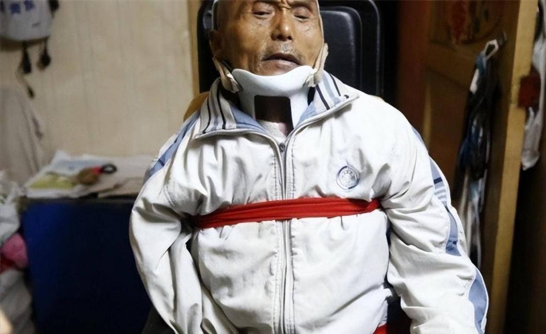 女孩街头扮牛乞讨救父是哪里的,15岁少女街头扮牛救父怎样感叹