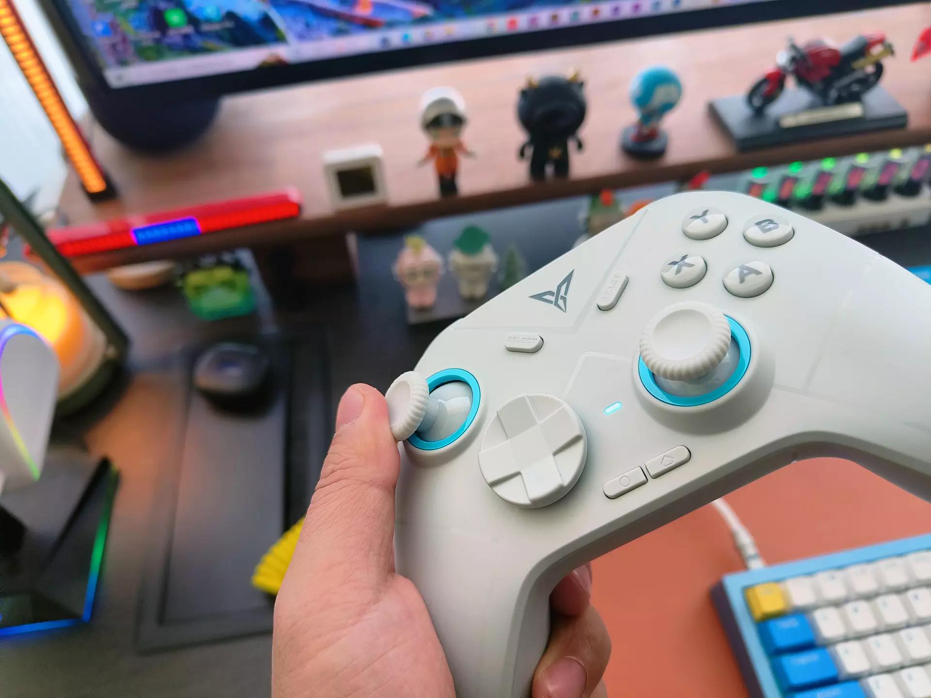 飞智冰原狼游戏手柄测评,飞智冰原狼和北通阿修罗2pro多模