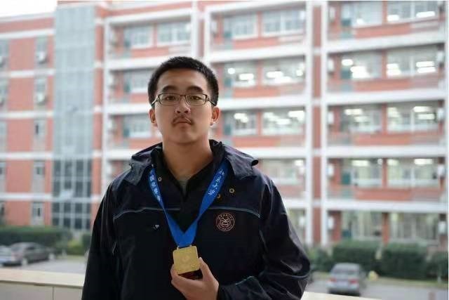 陈天晗靠万能充赚了多少钱,陈天晗保送清华大学