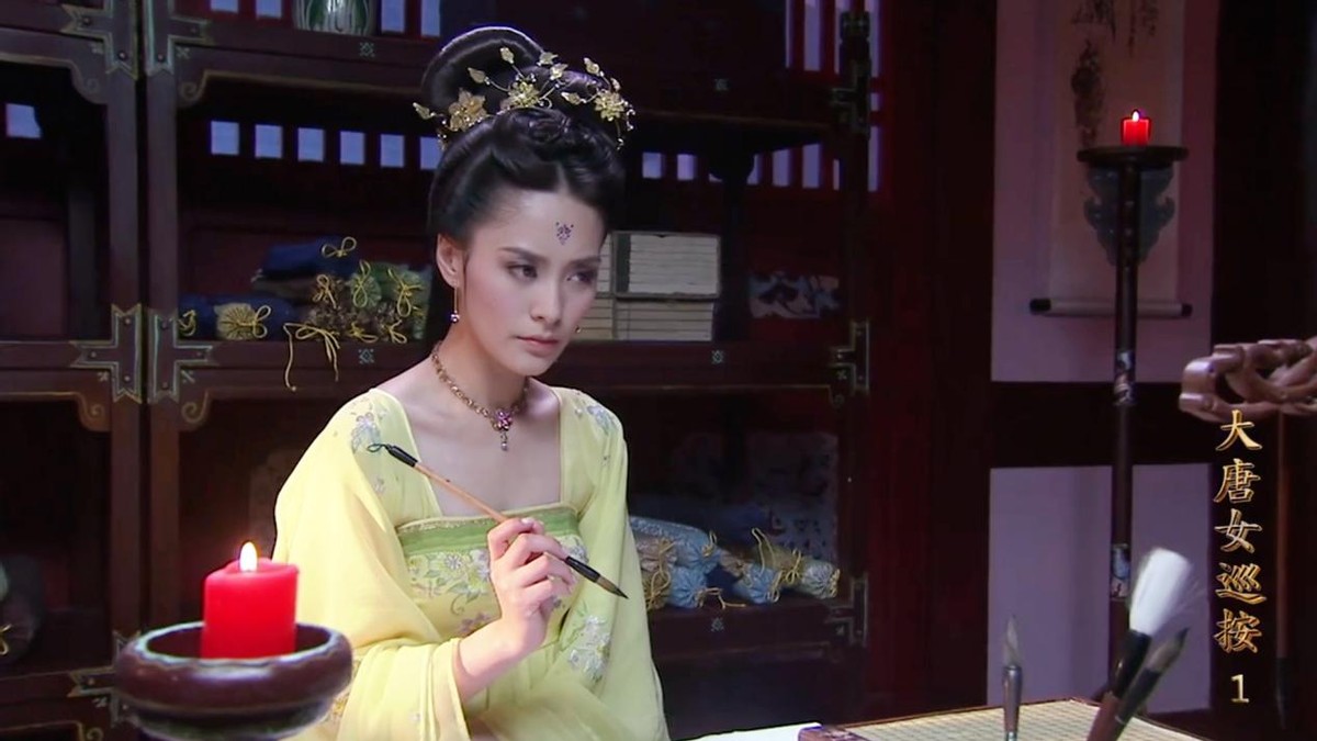 张芷溪白鹿玉楼春,张芷溪和白鹿演的同一个人么