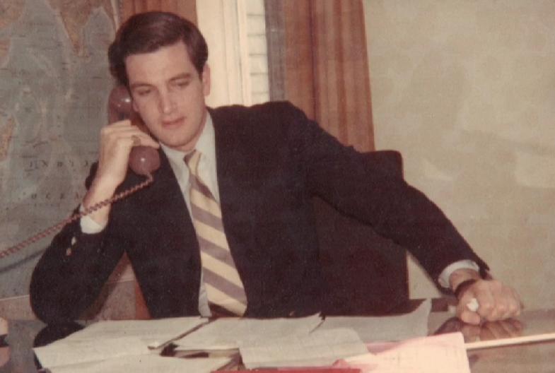 10岁全裸出镜，20岁声称自己仍是处女，“美国舒淇”的裸照风波