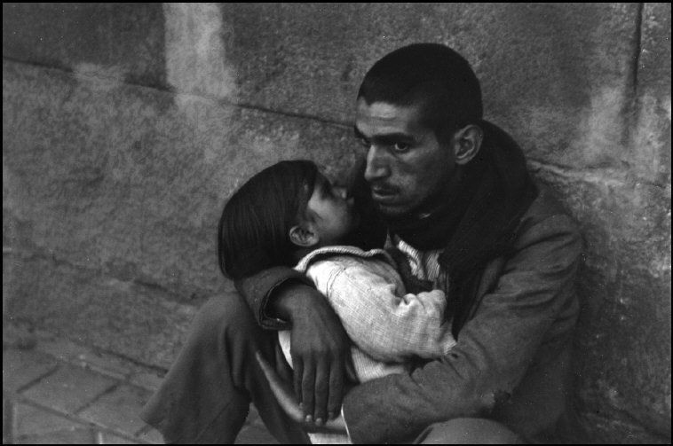 布列松摄影大师震撼作品,摄影大师布列松构图