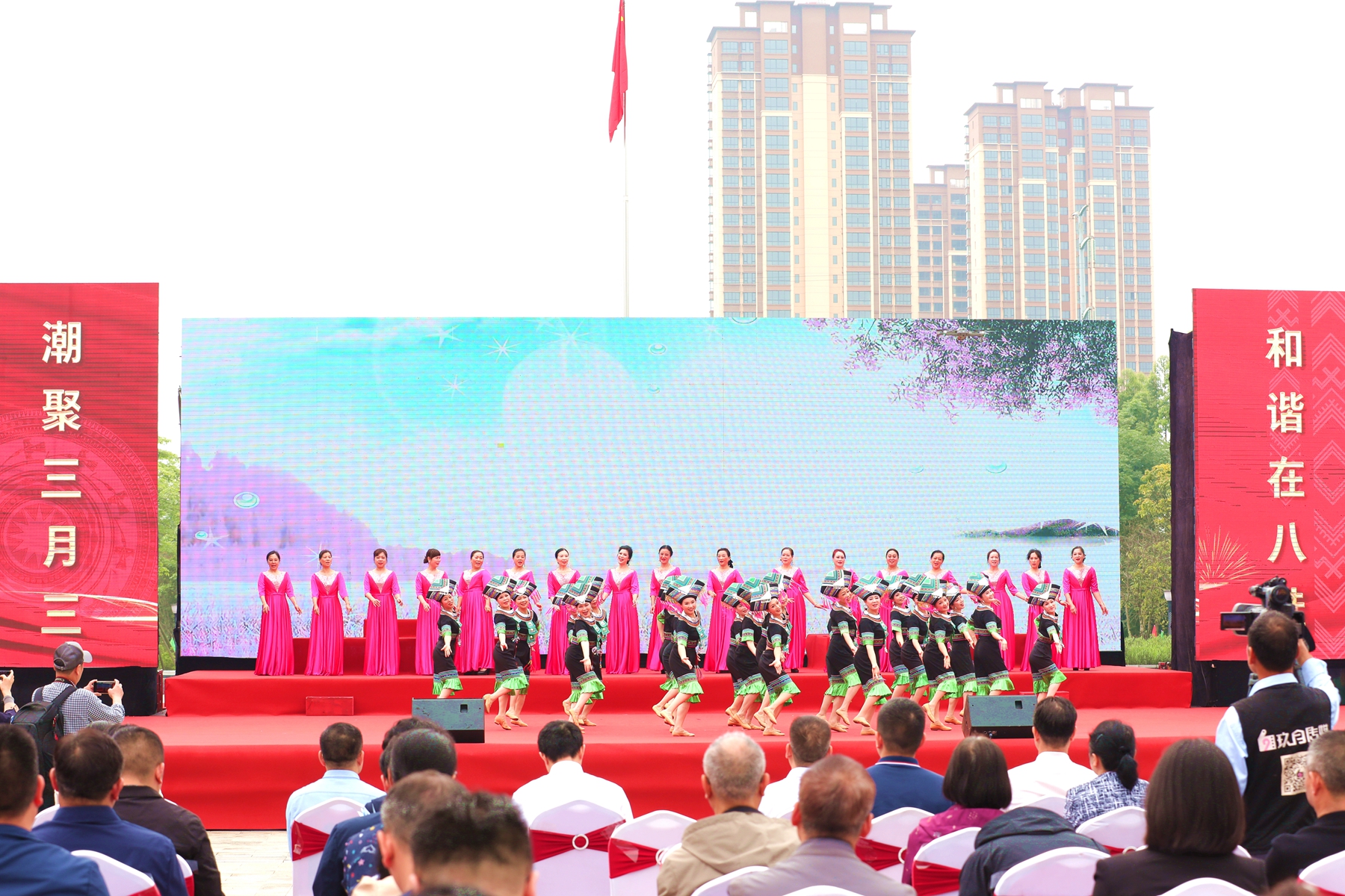 石榴开花红似火鲜艳欲滴,石榴花开红似火七律诗