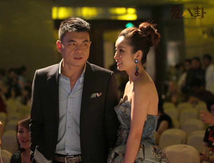 秦海璐双眼皮时候的照片,秦海璐做双眼皮前后对比