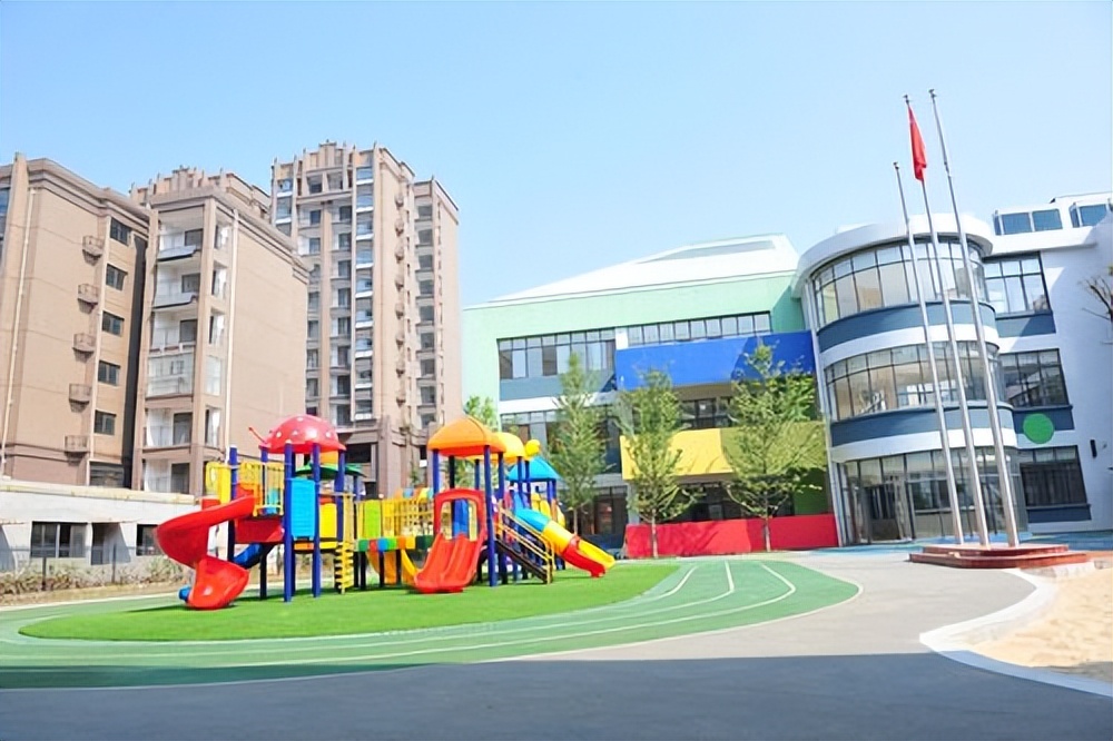 内蒙古六岁天才女孩特招入伍,内蒙6岁女孩入伍