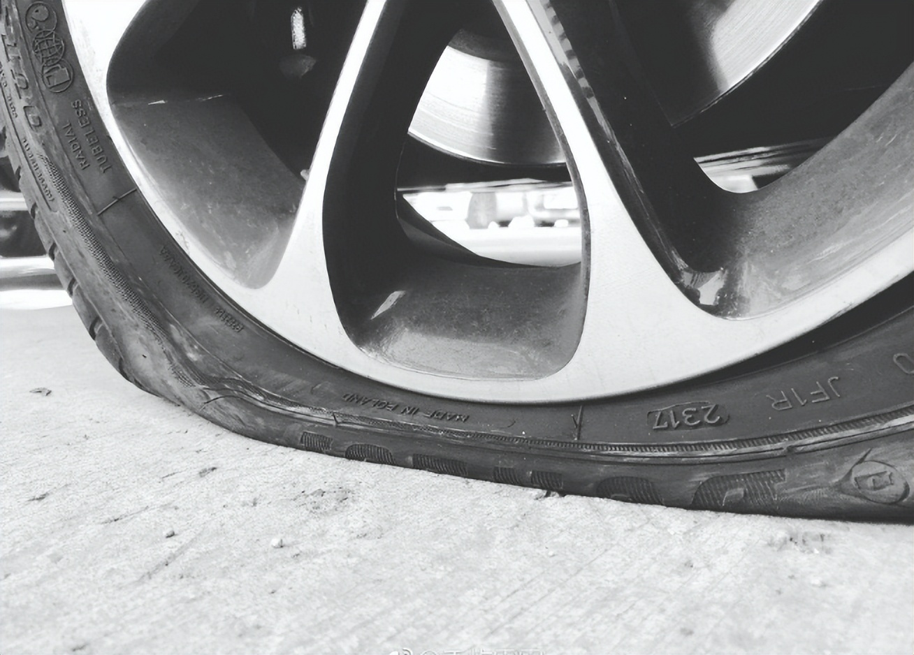 汽车停放多久需要启动一次,汽车停放多久需要去启动一次