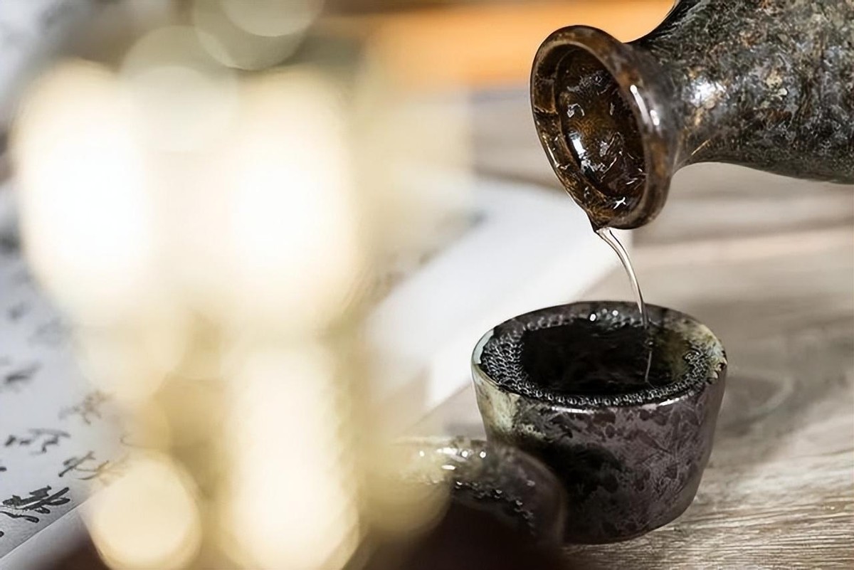 以前酒量大现在易醉口干什么原因,喝完酒好口渴