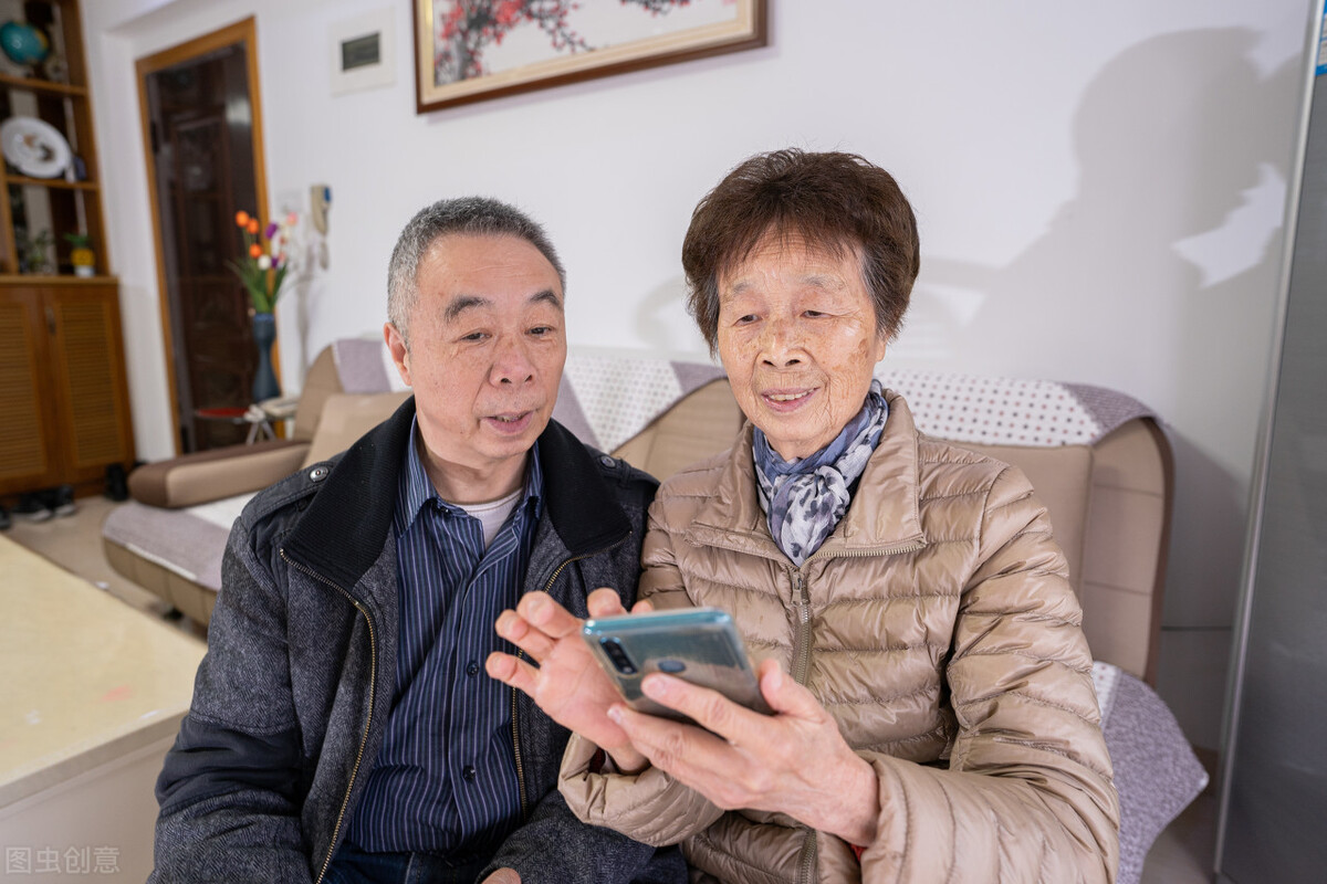 老年人电视机太复杂,智能电视操作复杂难倒半数老人