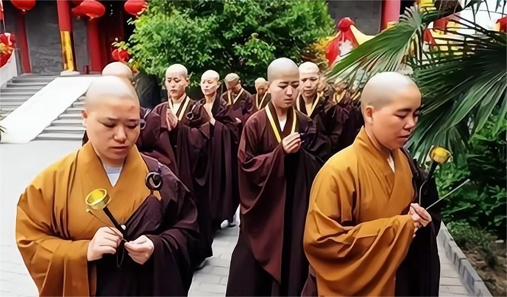 五台山佛教烧香拜佛,五台山修行僧人拜佛
