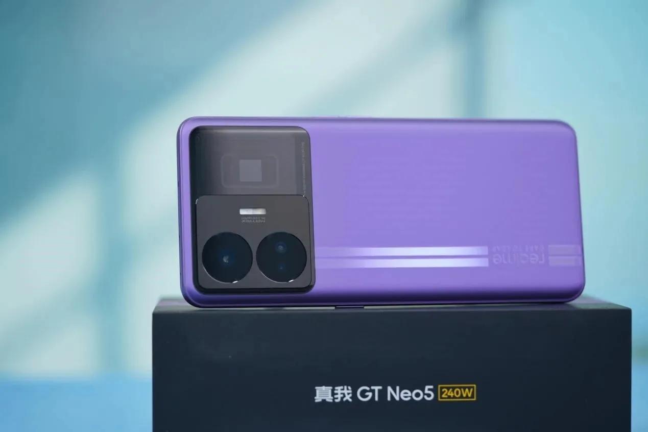 realmegtneo2iqooneo5,曝realmegtneo5纯白机身