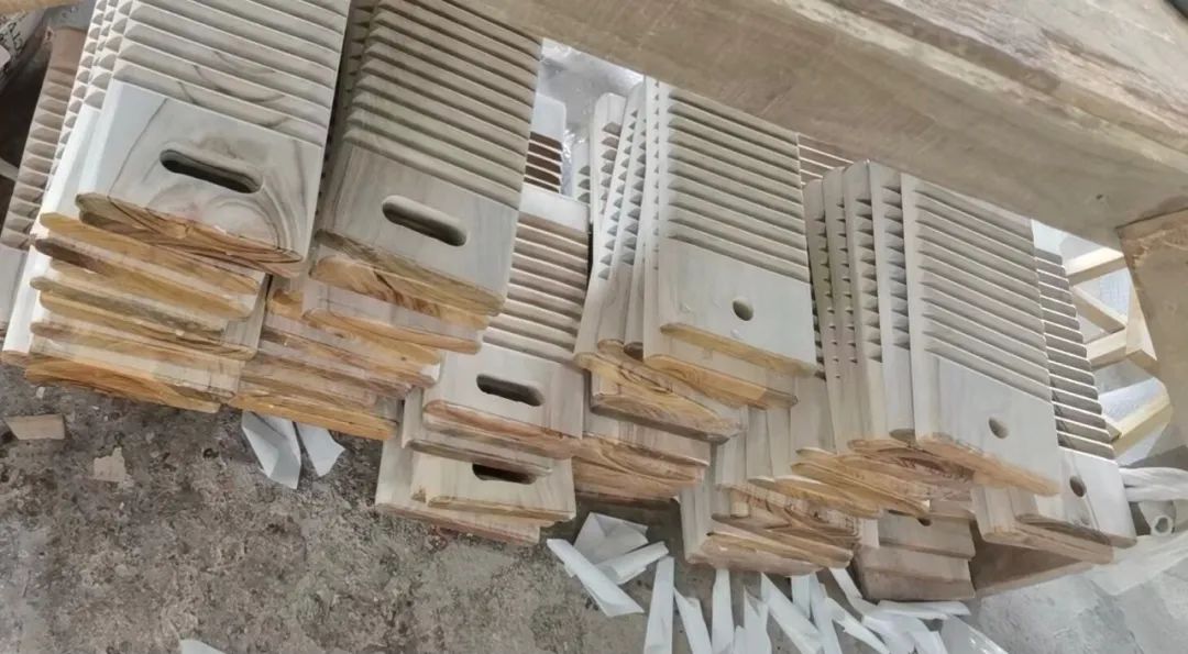 小伙买搓衣板视频,一个小伙子买20元搓衣板