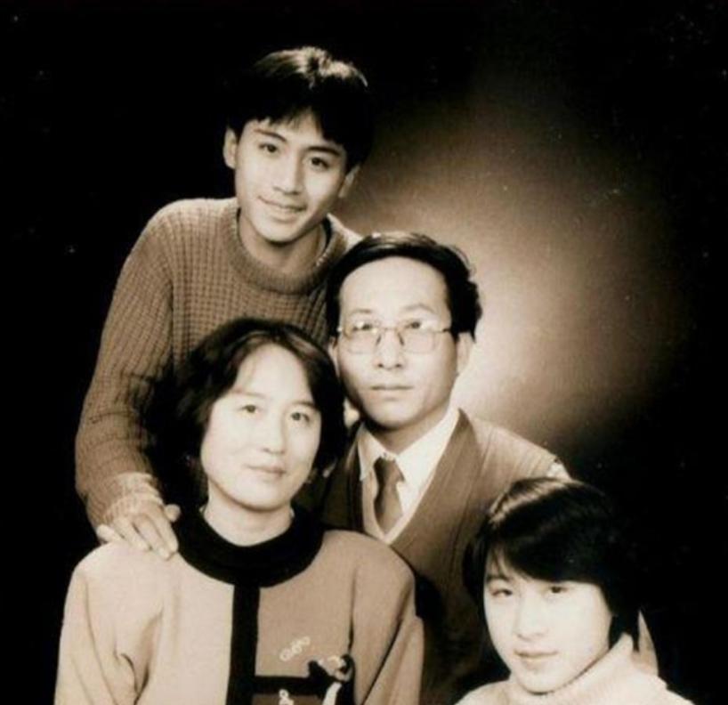 刘烨和谢娜结婚了没,刘烨与谢娜的爱情史