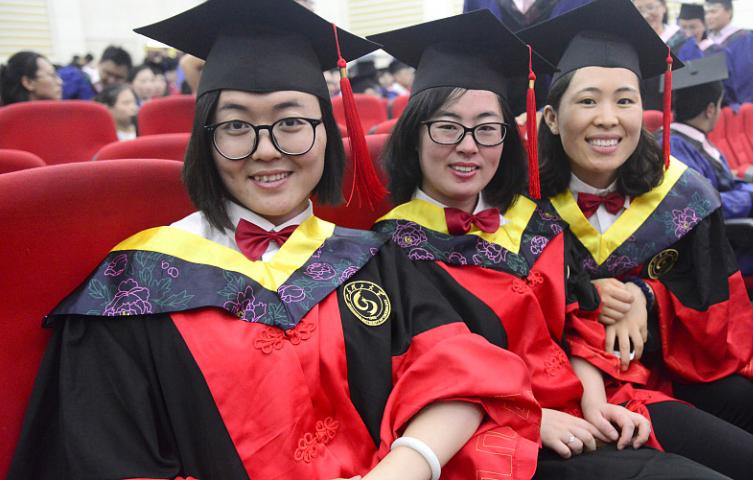 “三本生”担任郑州大学院长，本是妥妥的逆袭，反被质疑“渗水”