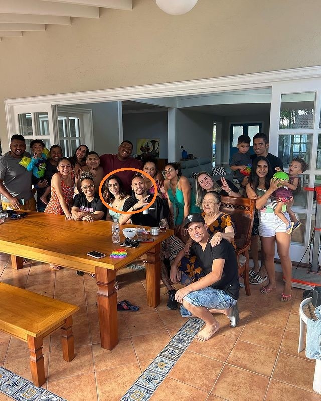 内马尔保罗沃克撞脸,内马尔官宣过的五个女友