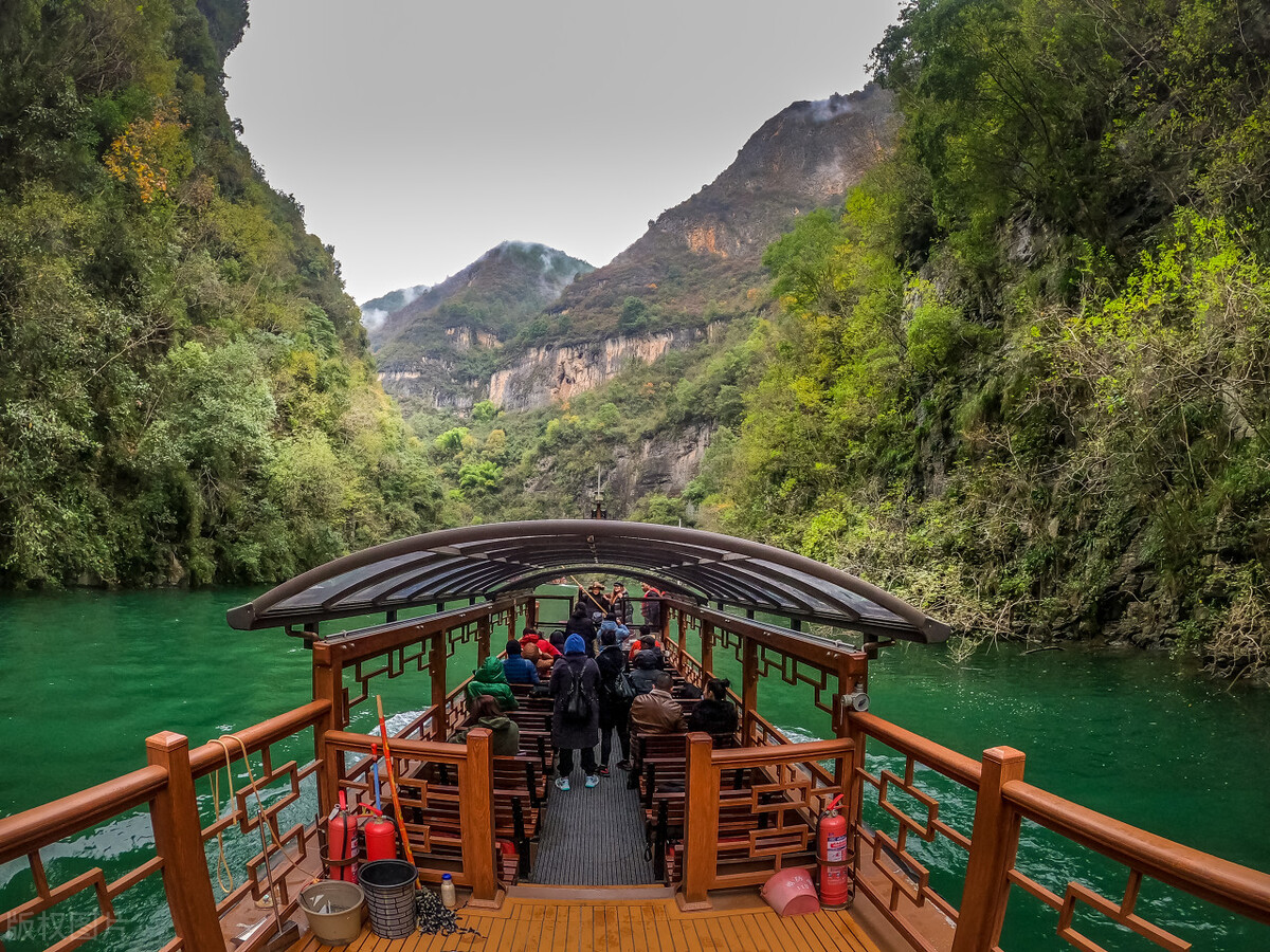 巴山大峡谷玻璃廊桥是世界之最吗,世界第一悬挑玻璃景观廊桥