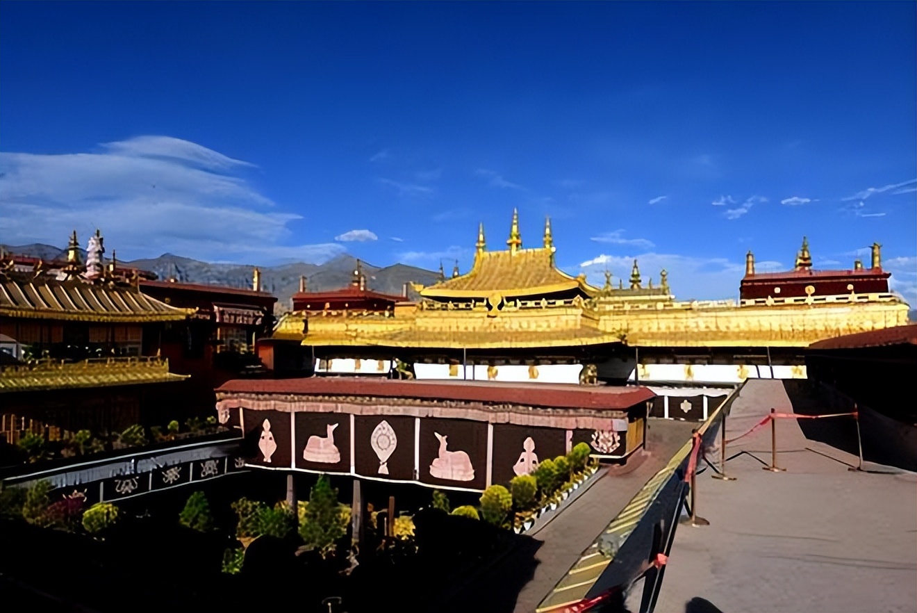 大学生徒步3700公里进寺庙,山西大学生去西藏