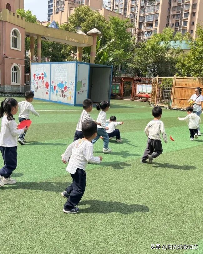 岳池县小学足球比赛,足球大比拼幼儿园游戏