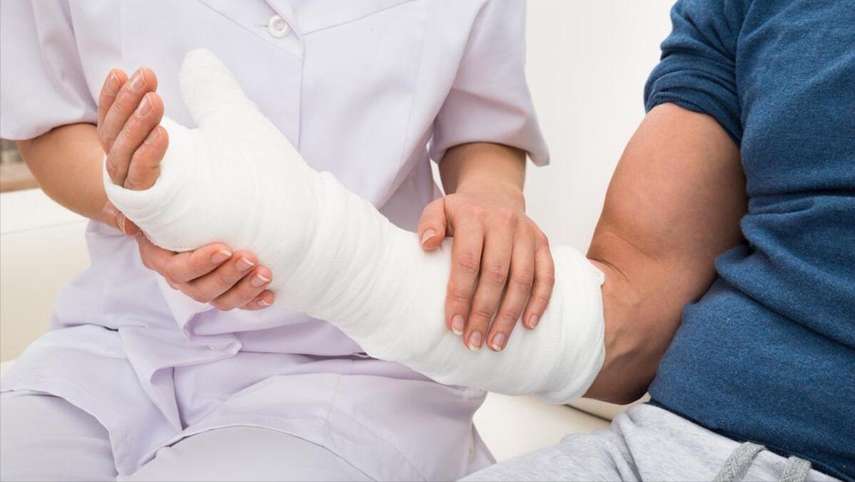 为什么很多人年过50岁就浑身疼,为啥50岁全身疼