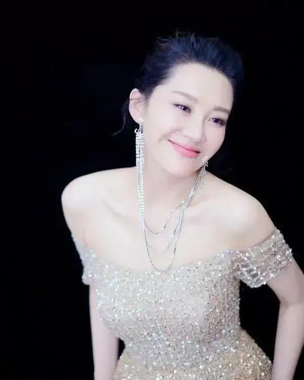 许晴和王志文谈过恋情,许晴曾经有多爱王志文