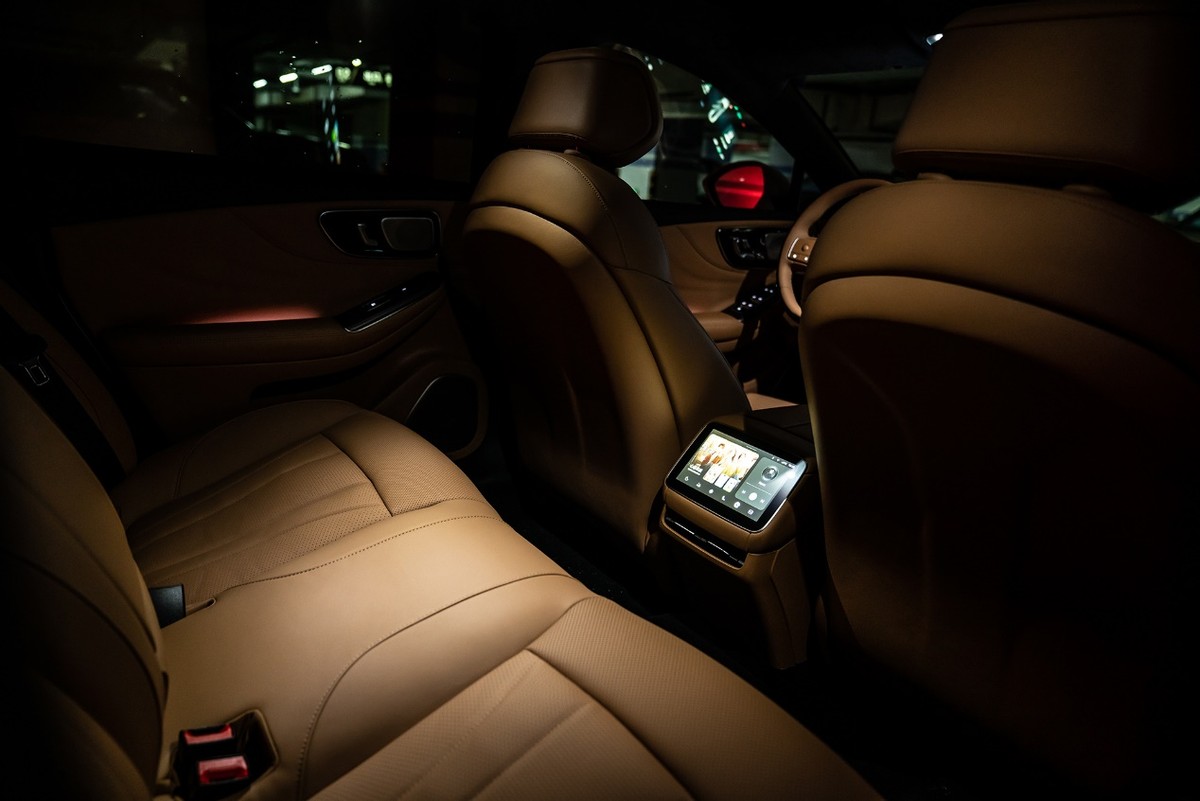 “巴赫”是怎么挤爆车企服务器的？