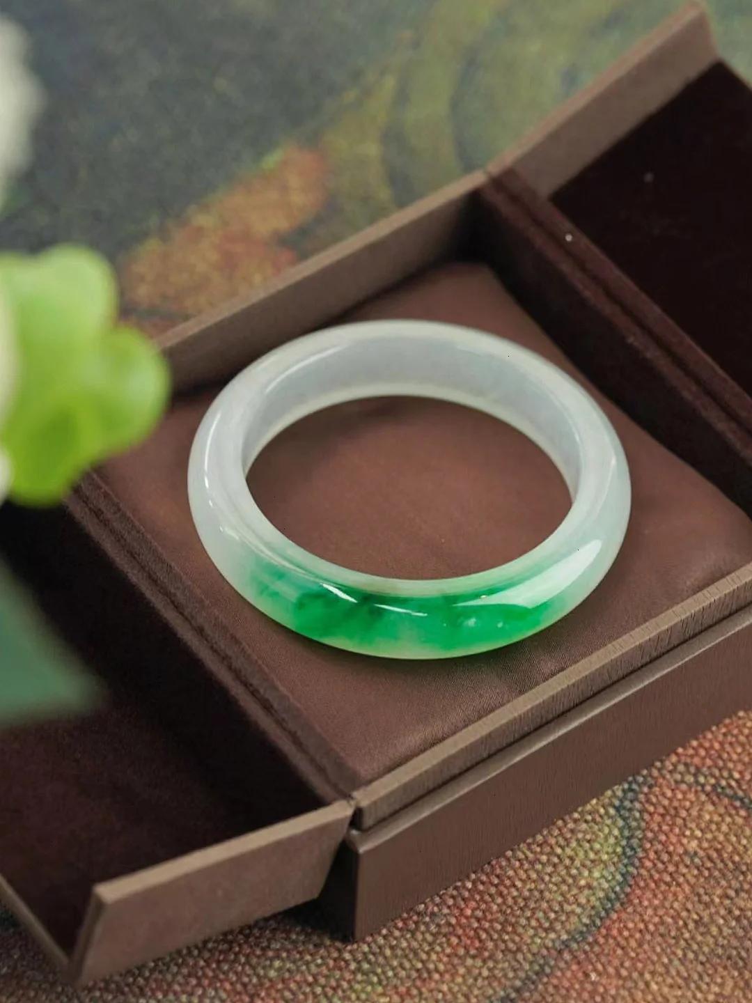 难道这只镯子很差吗?为什么说我糊弄她?