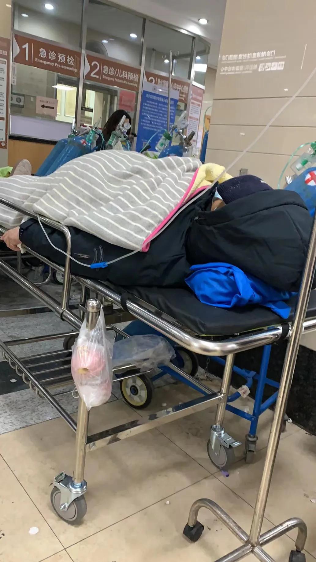 老人新冠肺炎一般多少天自愈,老人新冠肺炎反复发烧怎么办