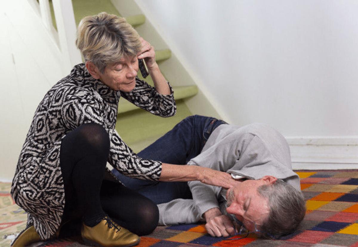 提醒：无端端有3种表现，十有八九是脑梗“求救”信号，尽早检查