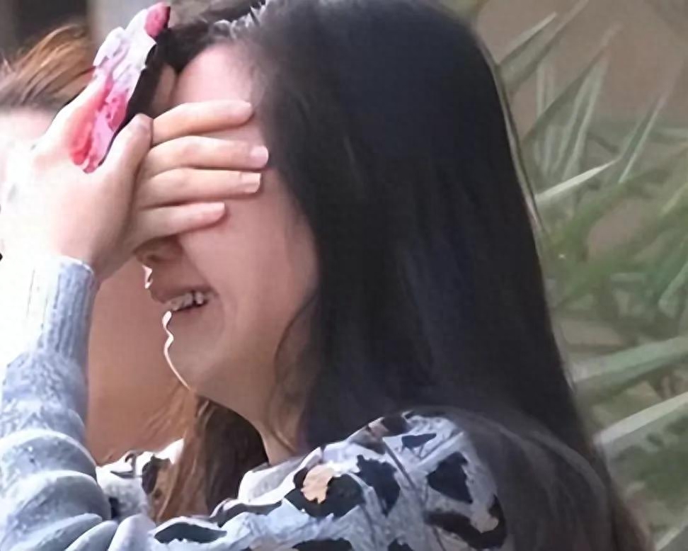 四川女子出轨被老公捉,女子在家和情人约会被抓