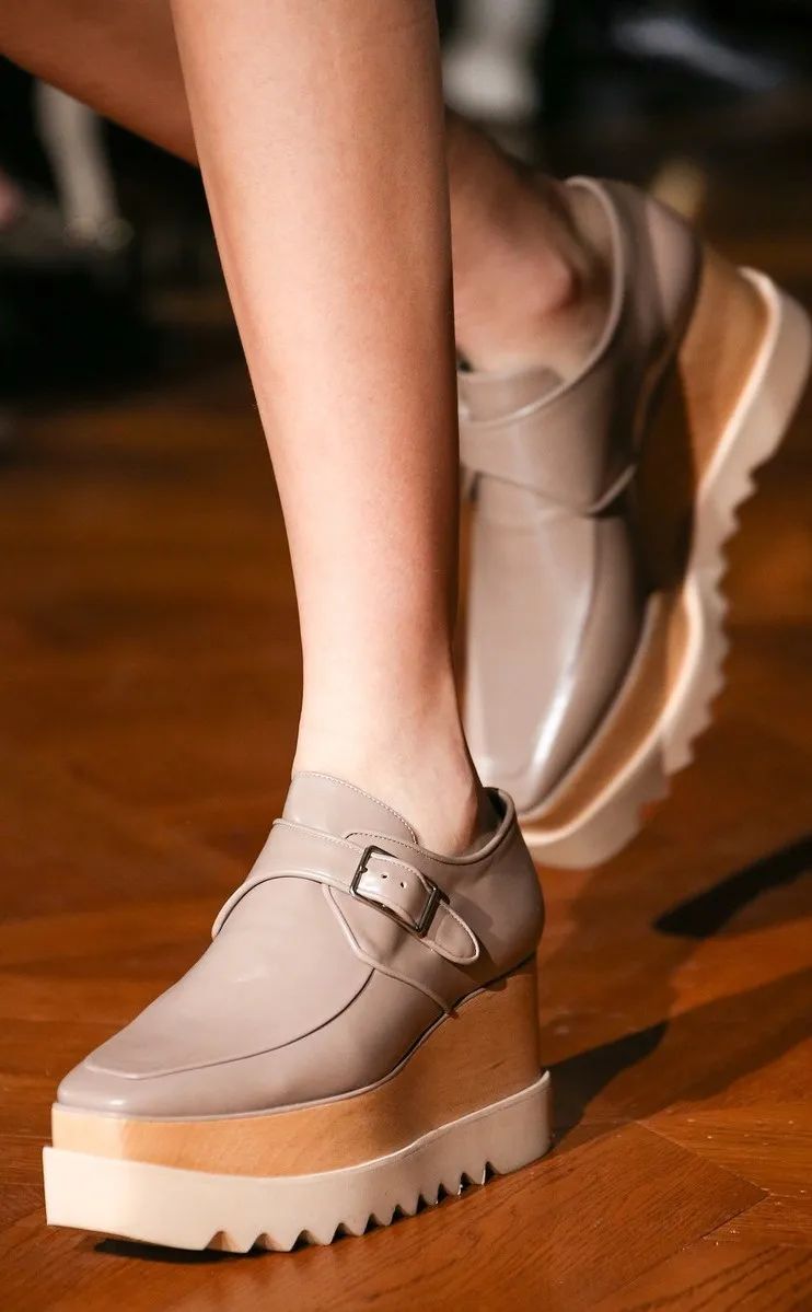 小个子穿什么鞋子更好看显得更高,显高显腿细的鞋推荐