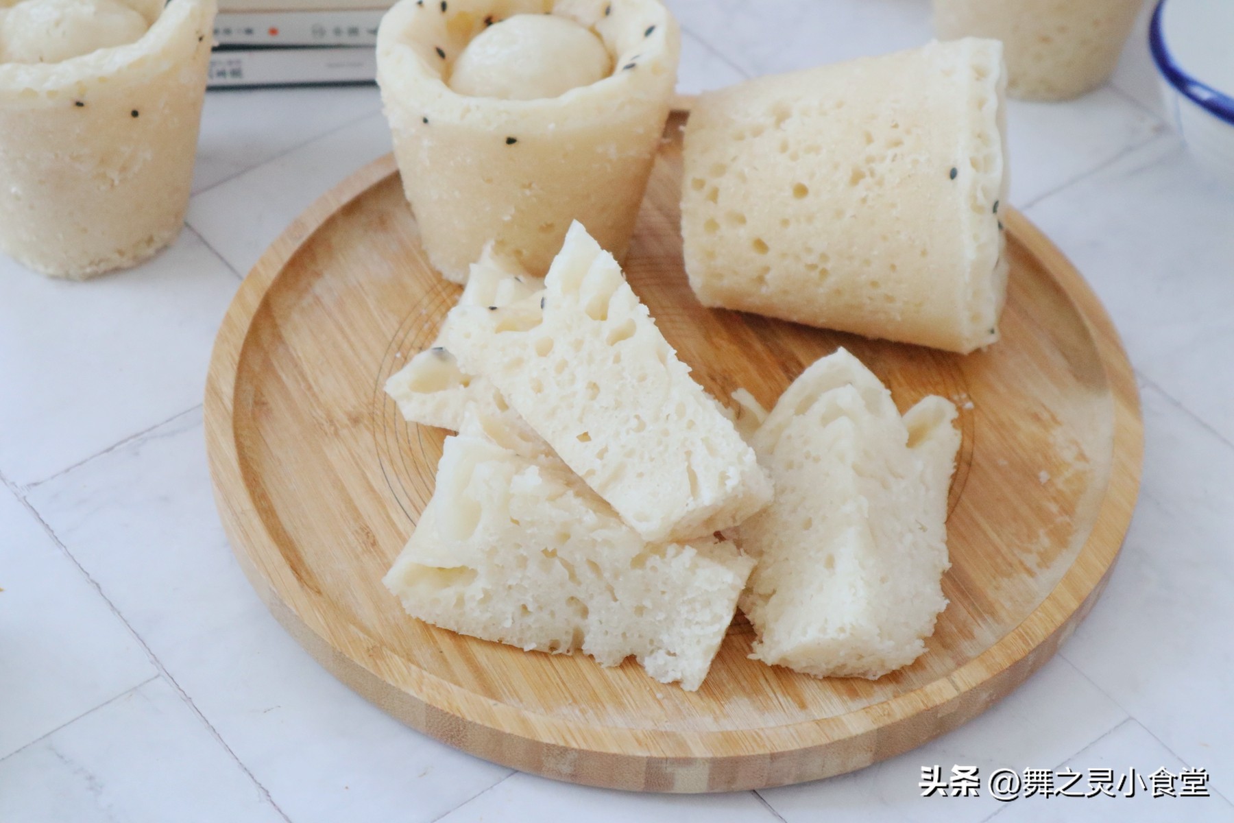 用牛奶和米粉做蛋糕,用米粉做蒸糕不加牛奶和鸡蛋