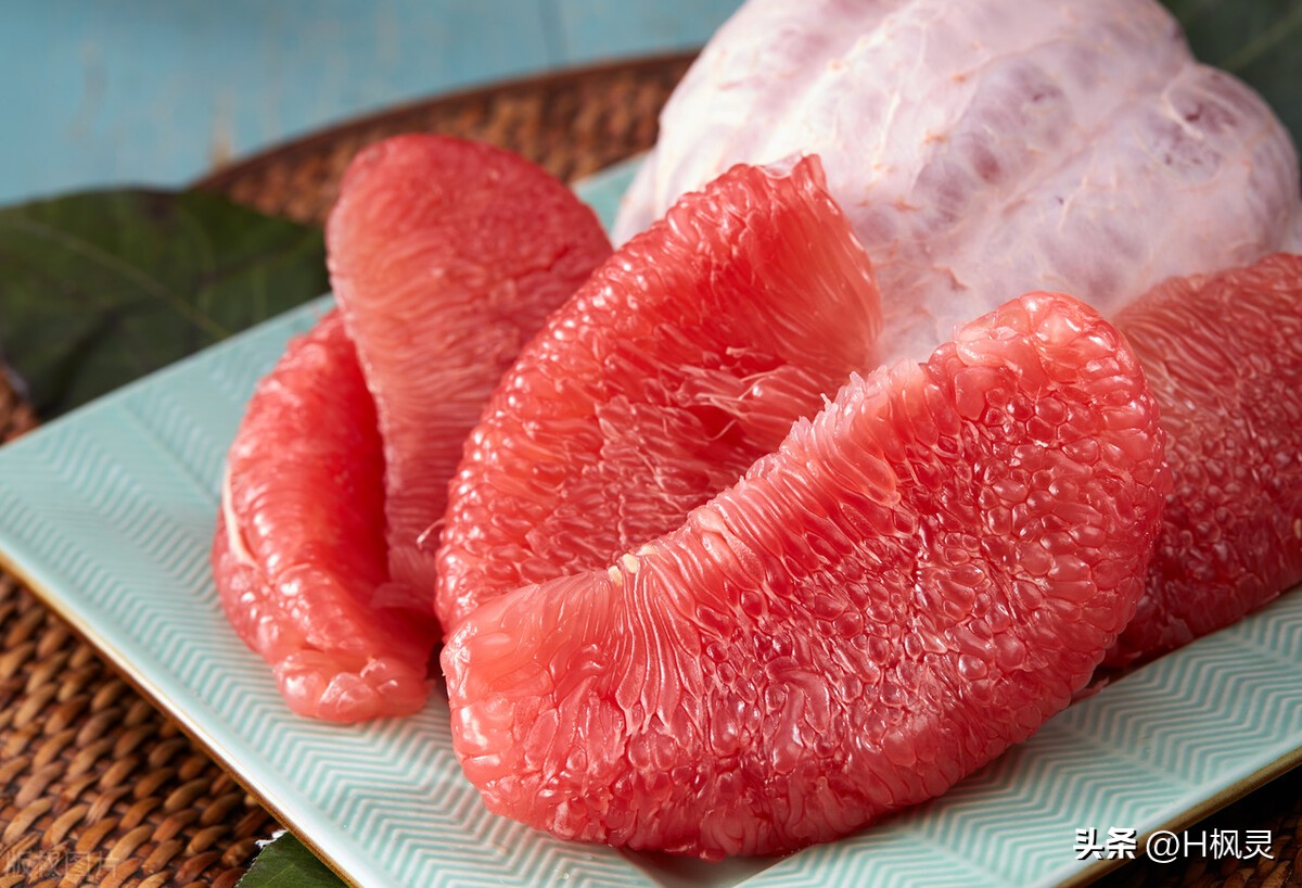 石榴是个多子多福的果实,石榴是个有名的菜