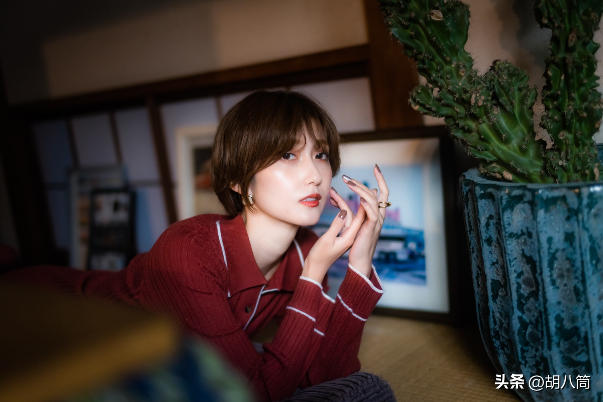 日本顶级模特写真集，堪称红衣战神，美不胜收，第一张我就沦陷了