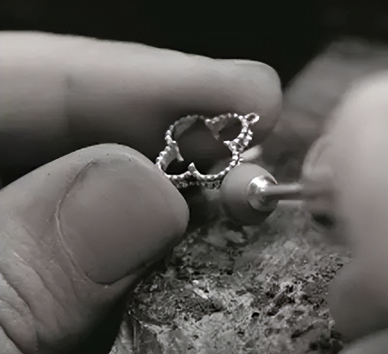 梵克雅宝四叶草戒指价格,梵克雅宝四叶草戒指黑