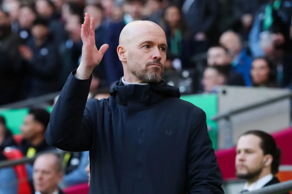 滕哈格呼吁球迷一起战胜巴萨,滕哈格首谈C罗离队问题