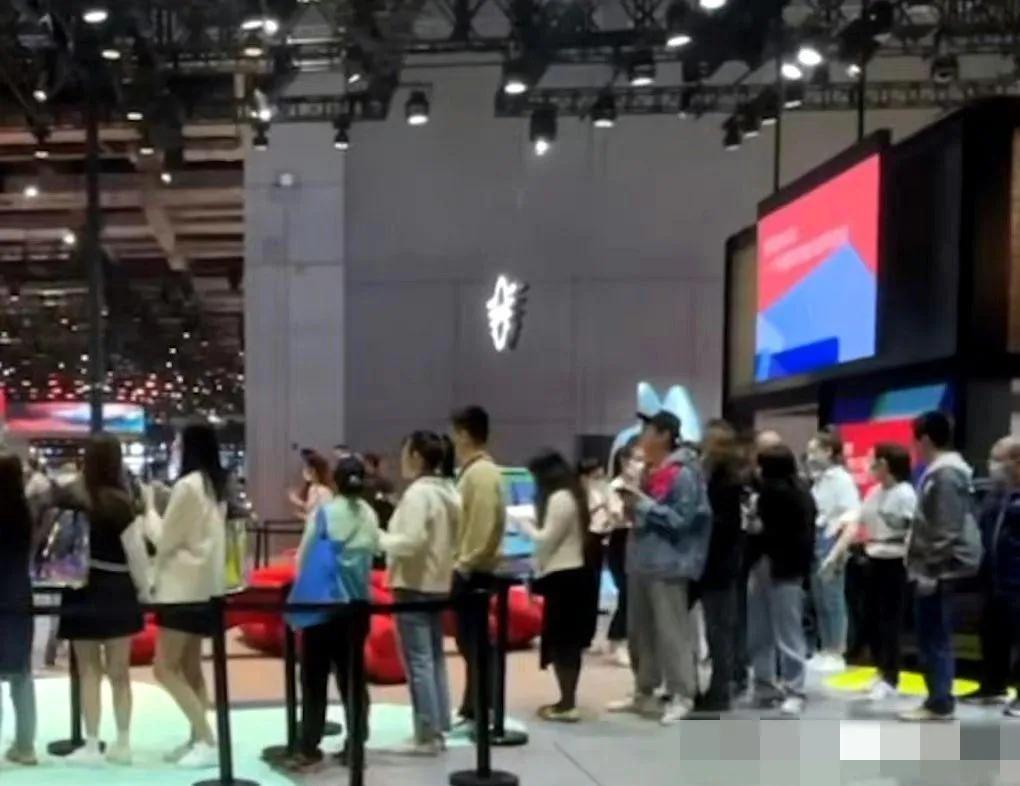 女主播被保安拖走已发起起诉申请,宝马女主播被拖走警方回应