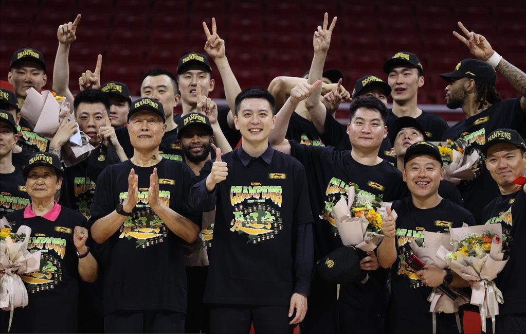 辽篮第一次夺冠杨鸣,辽宁男篮夺冠后杨鸣换主将上场