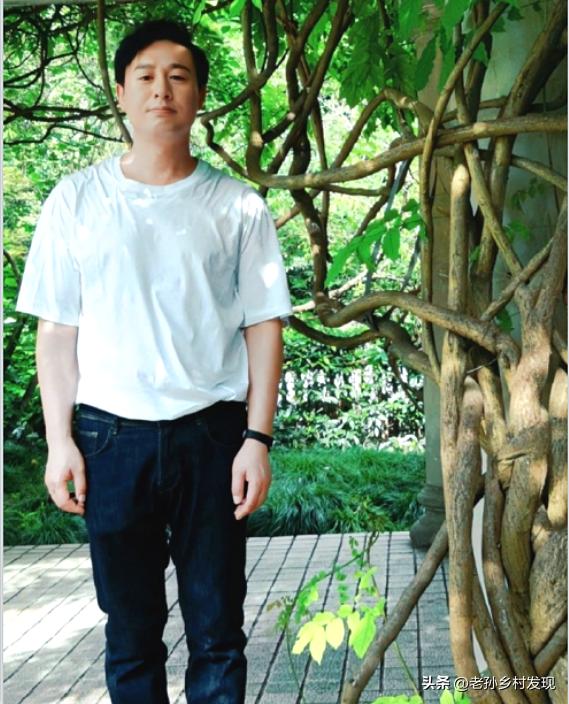 张颂文签名照被卖到8000元上新闻,张颂文签名照被卖到八千