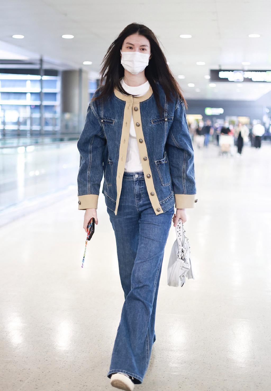 外套这样穿时尚百搭甜美可爱迷人,时尚春季穿搭女明星们都这样穿