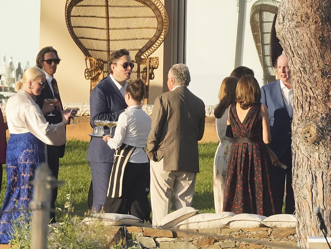 马斯克与第二任妻子视频,马斯克与两任妻子