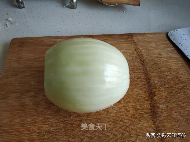 炸洋葱圈香酥脆脆的好吃,炸洋葱圈有什么功效