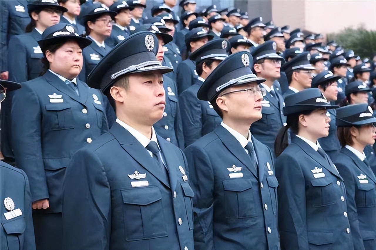 部队文职是什么事业编还是公务员,军队文职退休待遇和公务员的区别