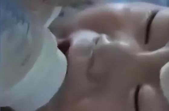 11岁男孩突然高烧呕吐,14岁孩子突发脑炎呕吐