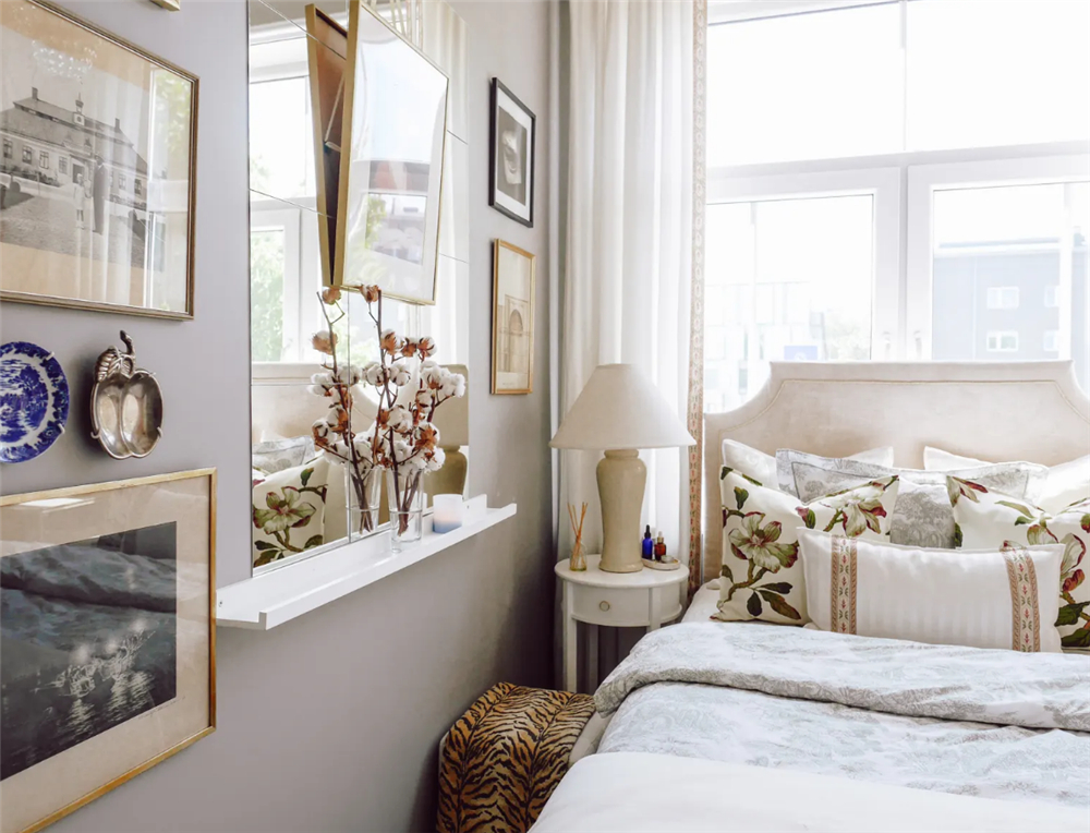 31岁“大姑娘”买下23㎡蜗居，小家切两半做客厅卧室：也太舒服了