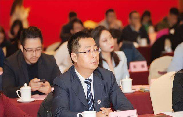 上海41岁涌金董事长跳楼身亡，妻子继承70亿遗产，14年狂赚310亿